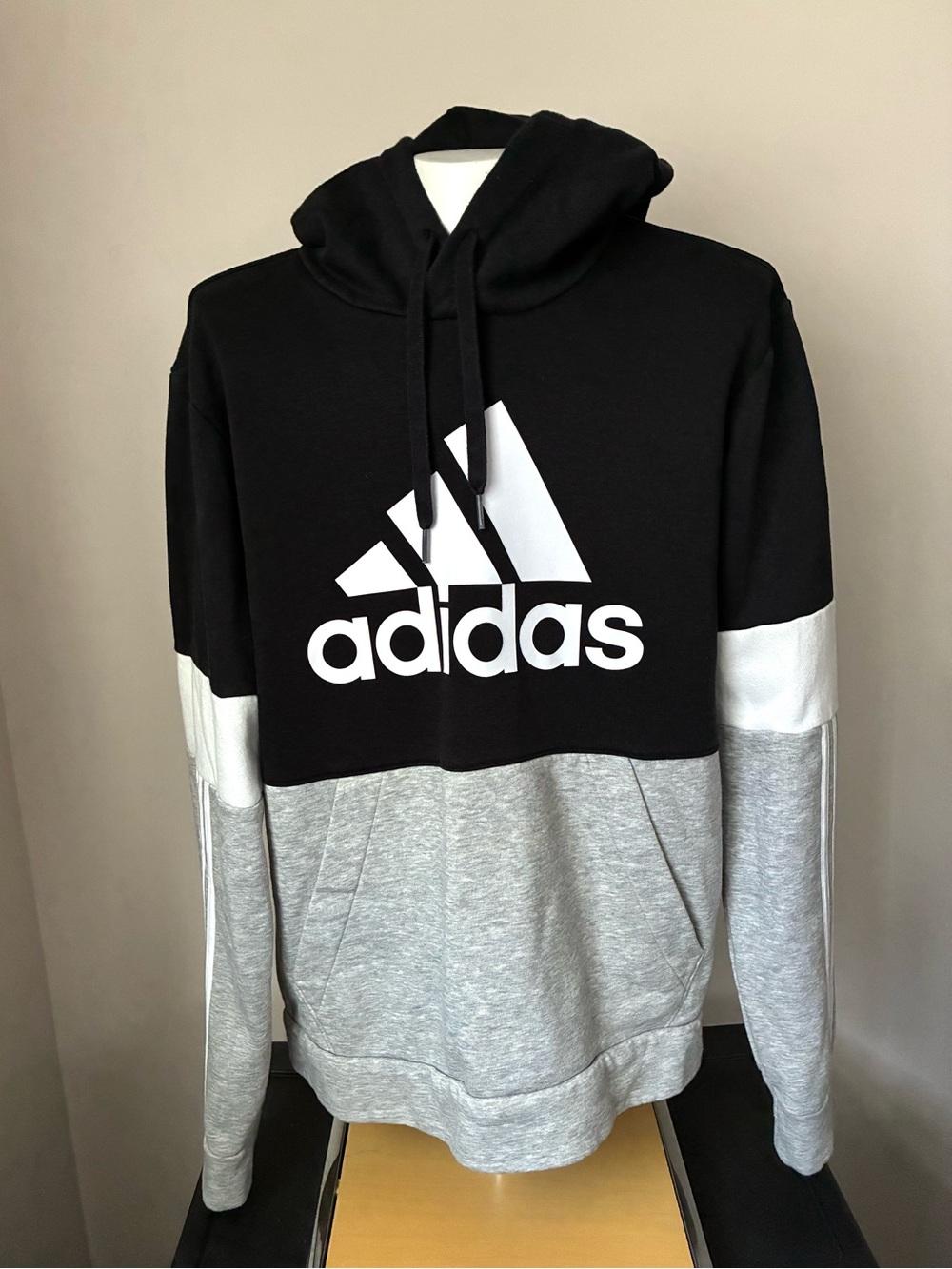 adidas Men’s Black White and Gray Colorblock Pullover Hoodie Size Small